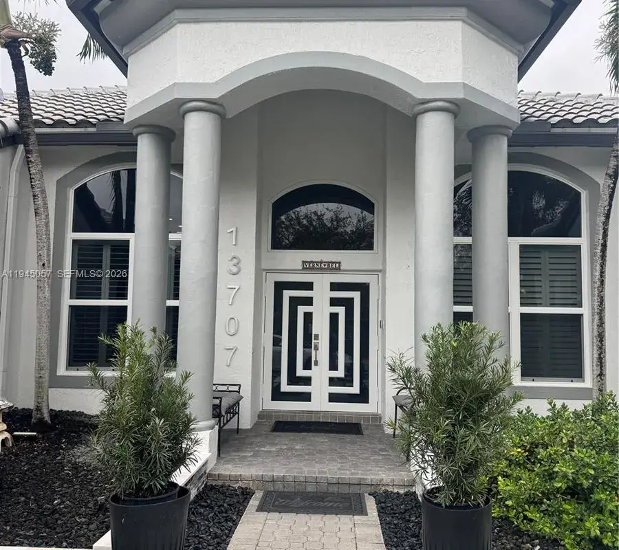 13707 NW 21st St, Pembroke Pines FL 33028