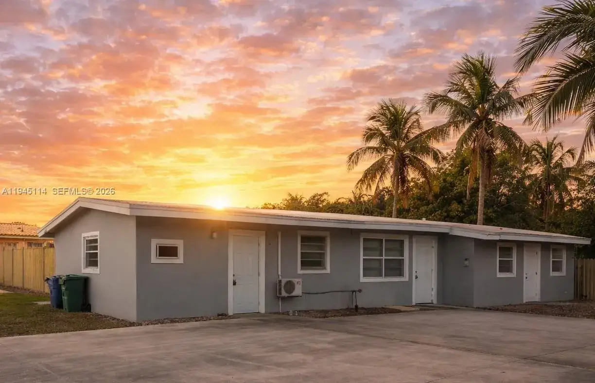 1572 NE 149th St, Miami FL 33161