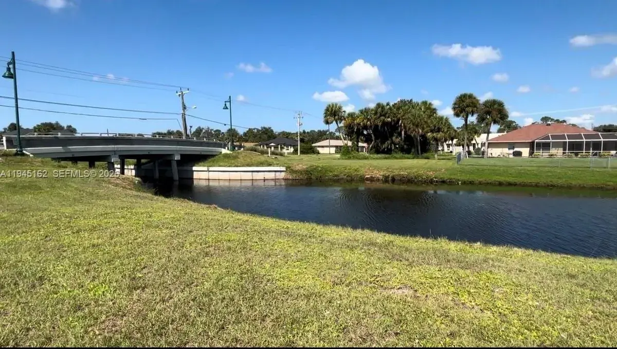 401 Rotonda Cr, Port Charlotte FL 33947