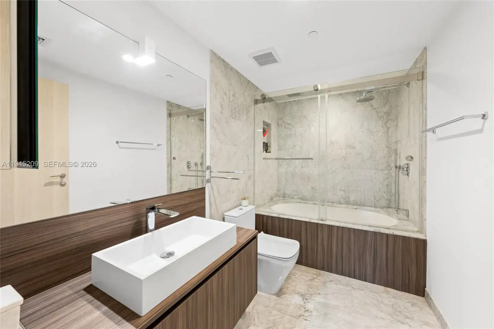 1000 Brickell Plz # 4304, Miami FL 33131 photo 5