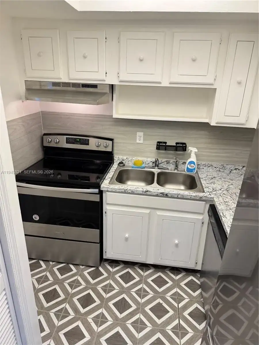 1535 SE 15th St # 202, Fort Lauderdale FL 33316 photo 2
