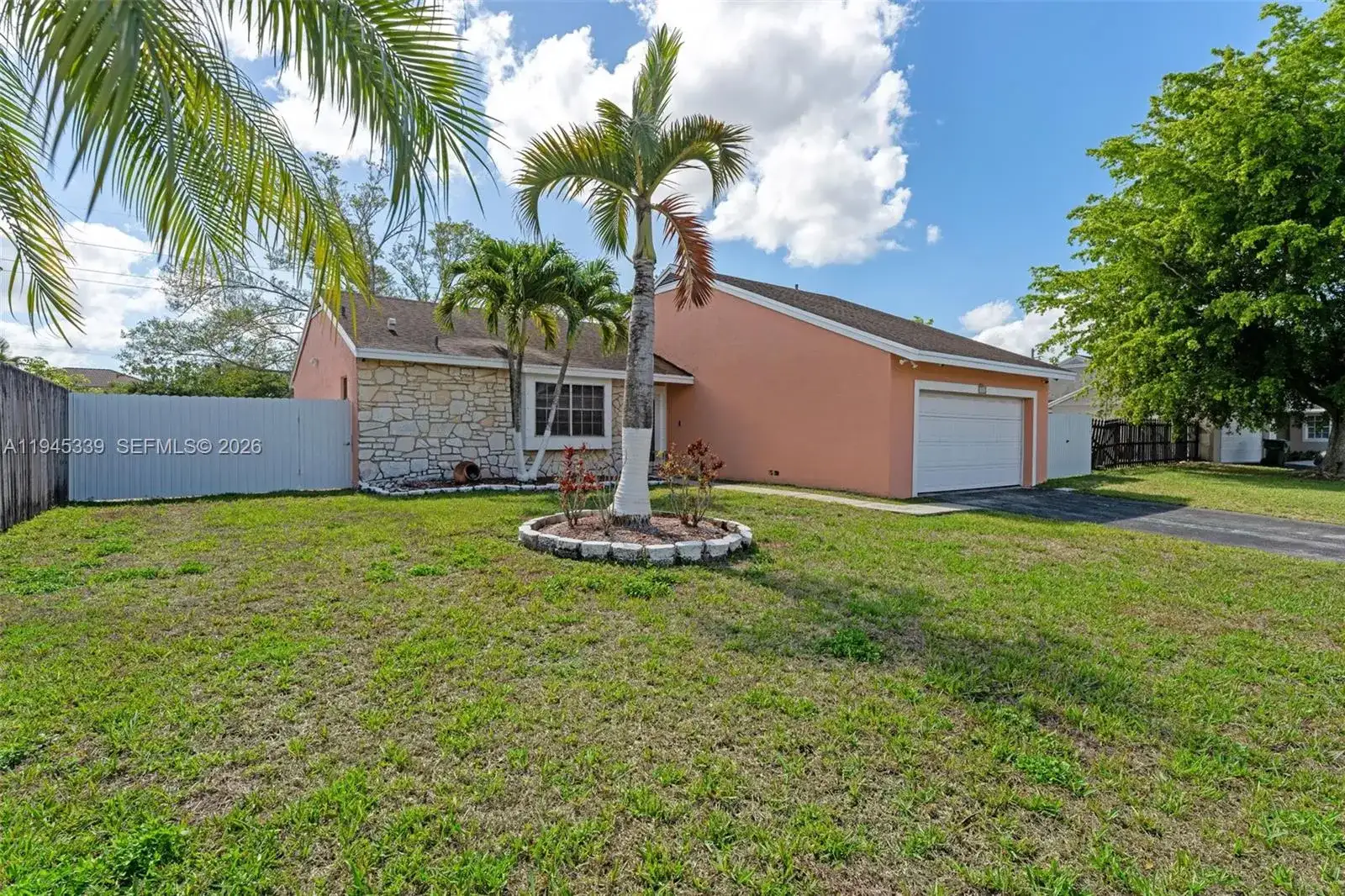 1747 N Goldeneye Ln, Homestead FL 33035 photo 2