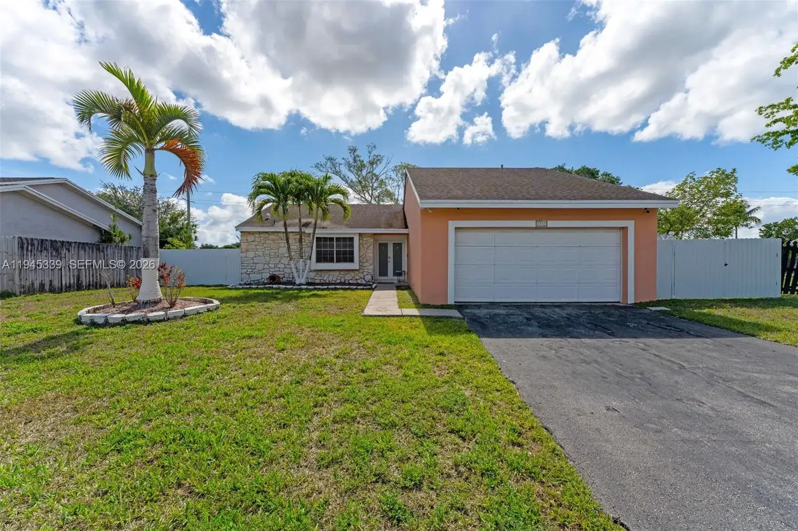 1747 N Goldeneye Ln, Homestead FL 33035 photo 3