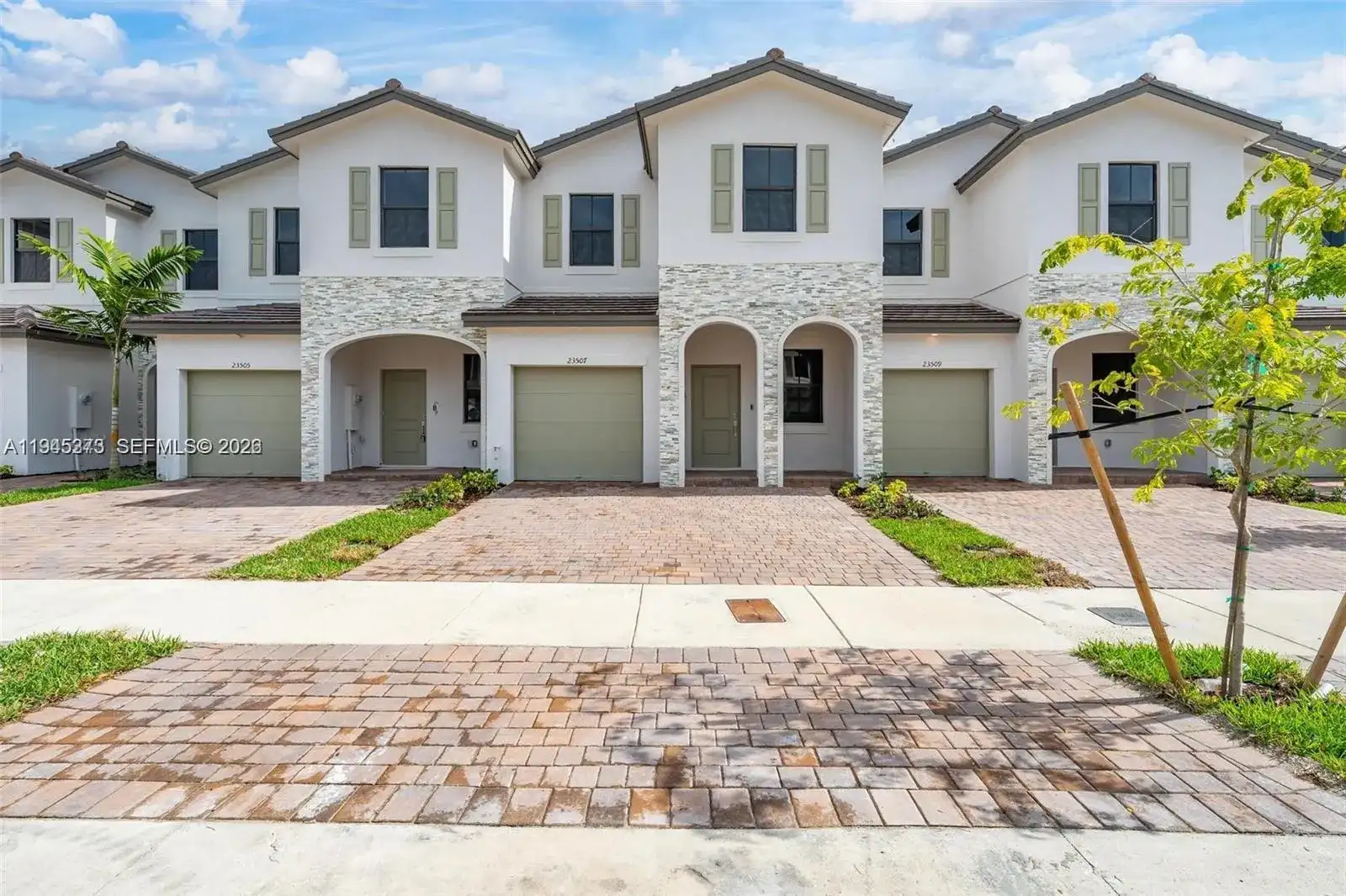 23507 SW 129th Path, Miami FL 33032 photo 2
