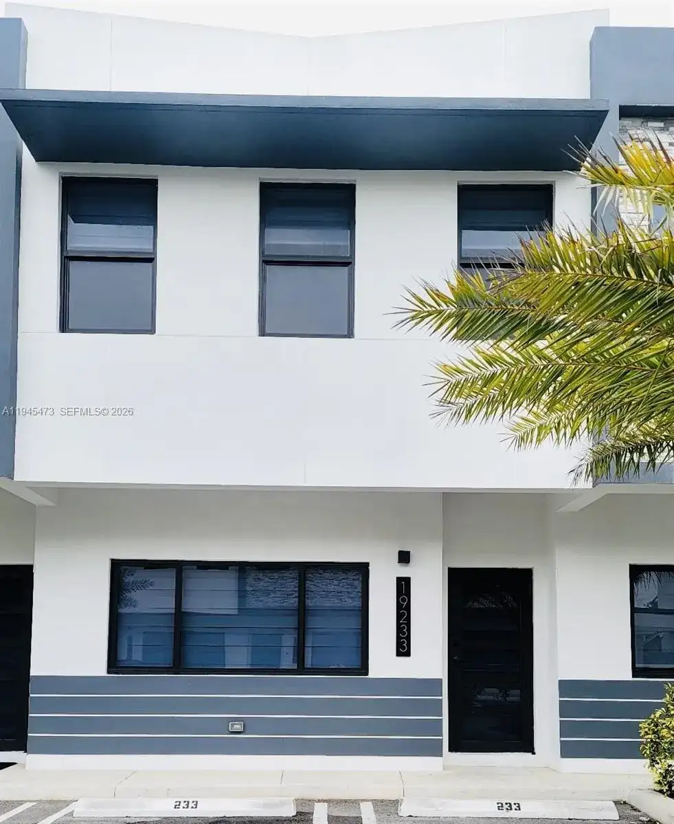 19233 NW 37 Ave, Miami Gardens FL 33056 photo 2