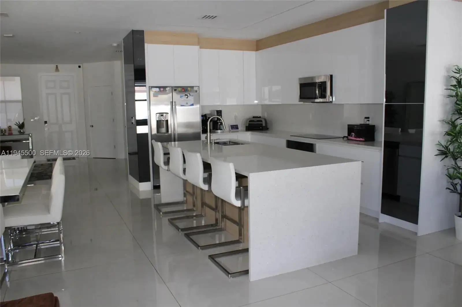 11024 W 35th Ln, Hialeah FL 33018 photo 4