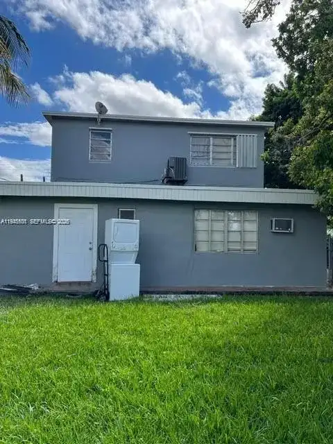 2331 NW 14th St, Miami FL 33125 photo 3