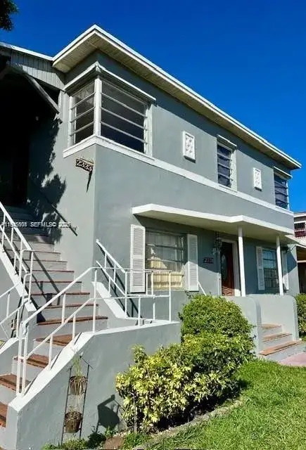 2331 NW 14th St, Miami FL 33125 photo 4
