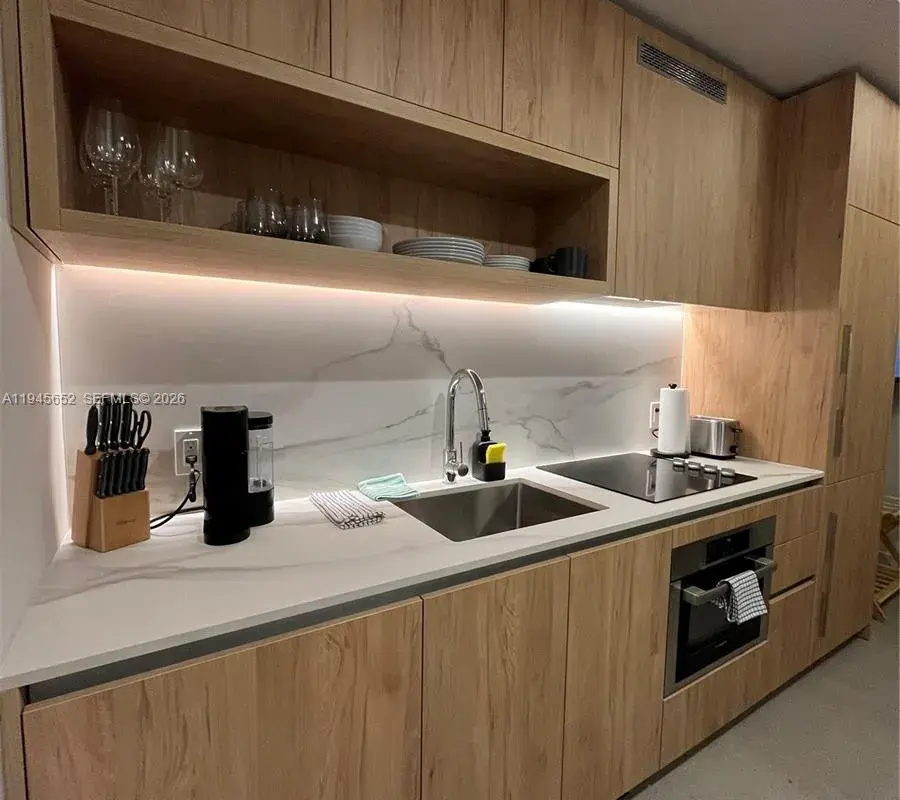 11 NE 6TH # 1006, Miami FL 33132