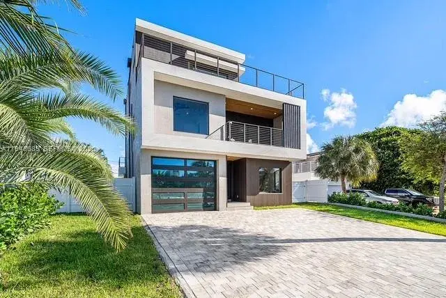 3225 Canal Dr, Pompano Beach FL 33062
