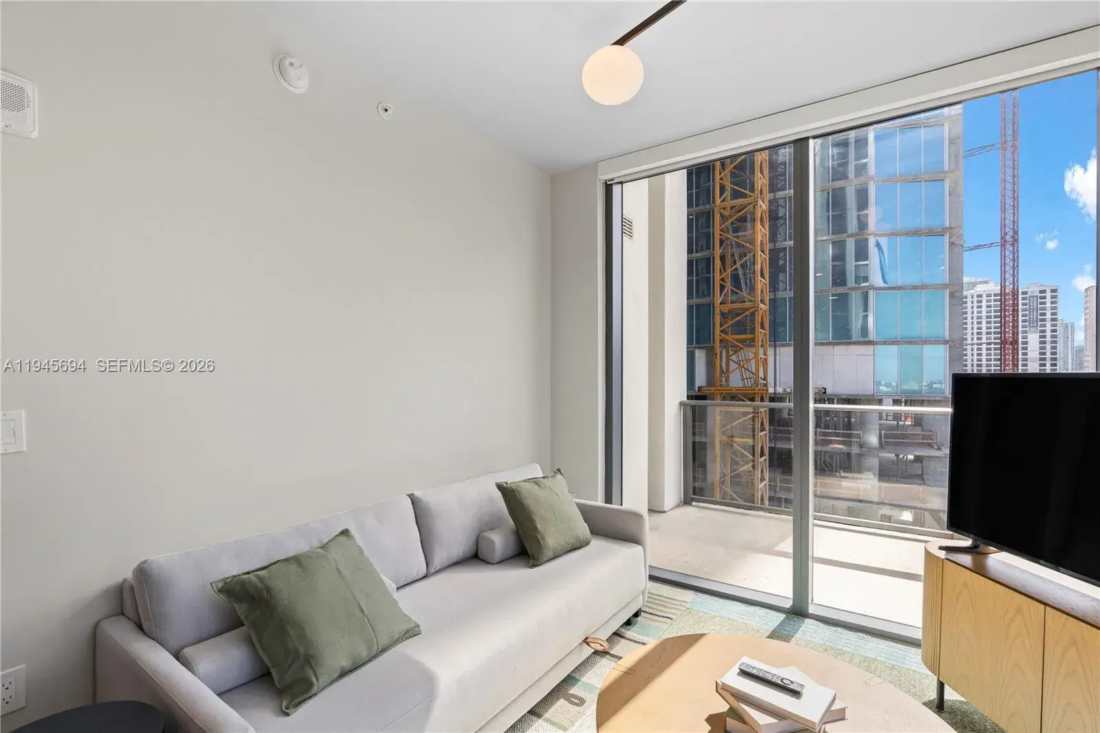 11 NE 6th St # 1601, Miami FL 33132