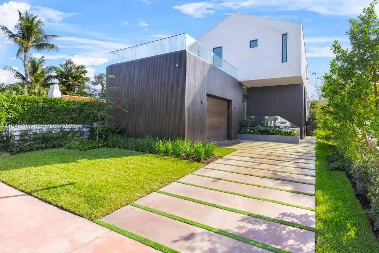 536 W 51st St, Miami Beach FL 33140 photo 2