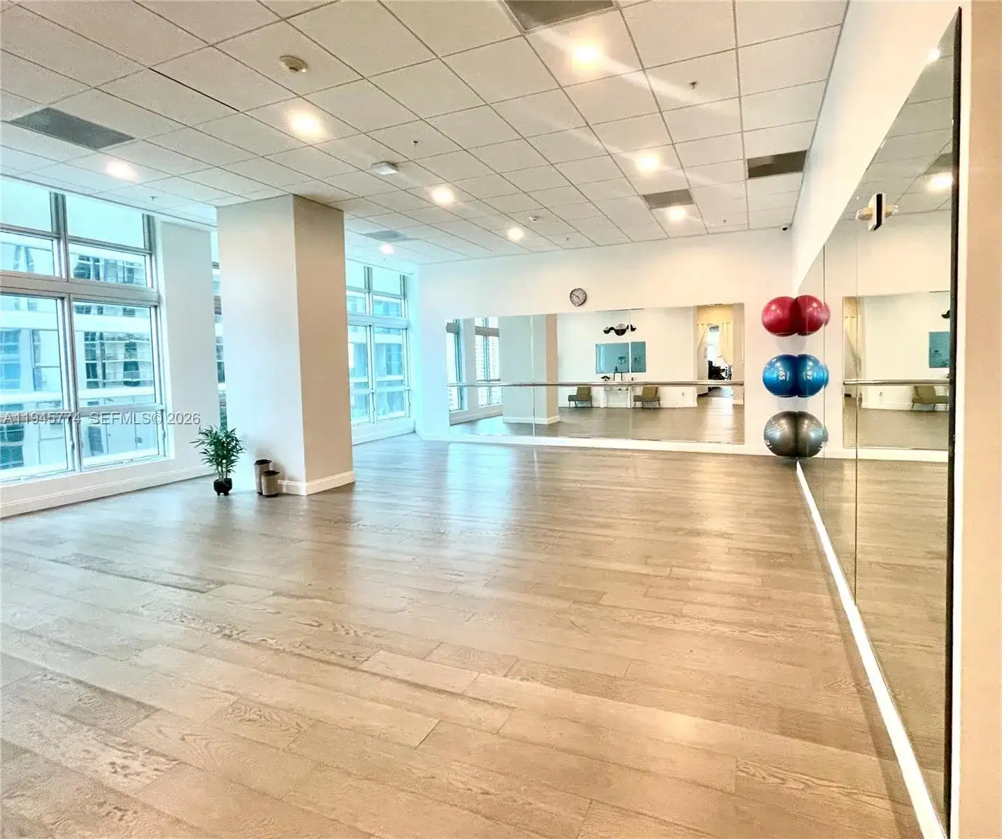 300 S Biscayne Blvd # 1803, Miami FL 33131 photo 2