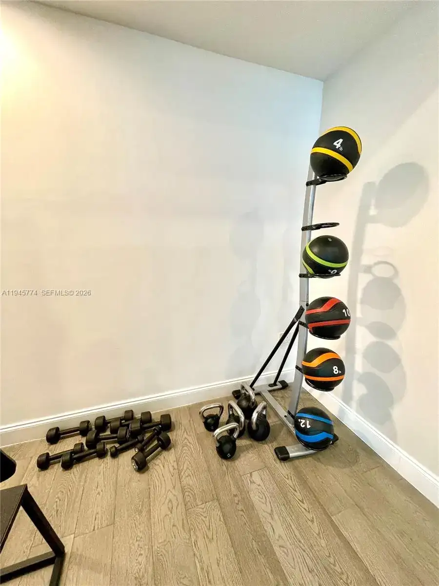 300 S Biscayne Blvd # 1803, Miami FL 33131 photo 3