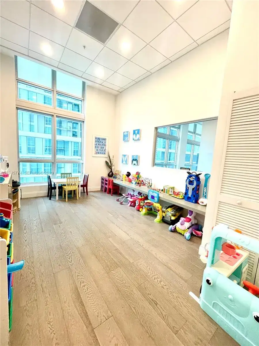 300 S Biscayne Blvd # 1803, Miami FL 33131 photo 4