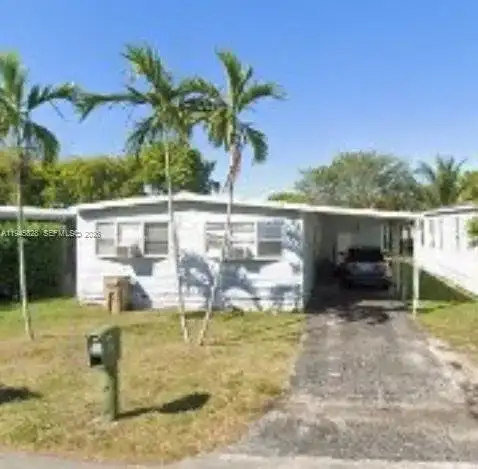 913 SW 131st Way, Davie FL 33325