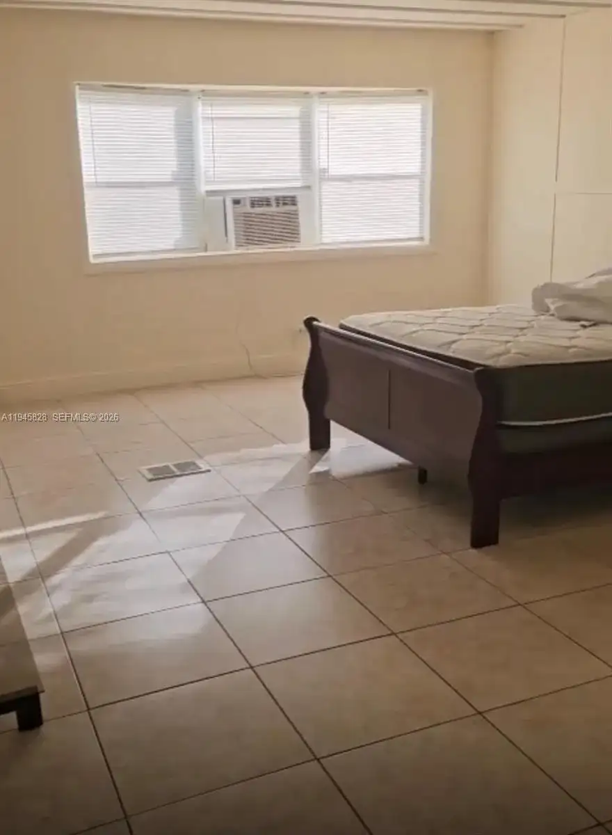 913 SW 131st Way, Davie FL 33325 photo 3