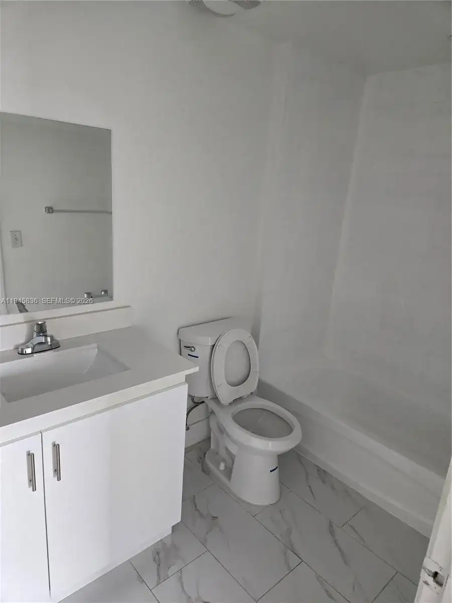 275 NE 18th St # 503, Miami FL 33132 photo 3