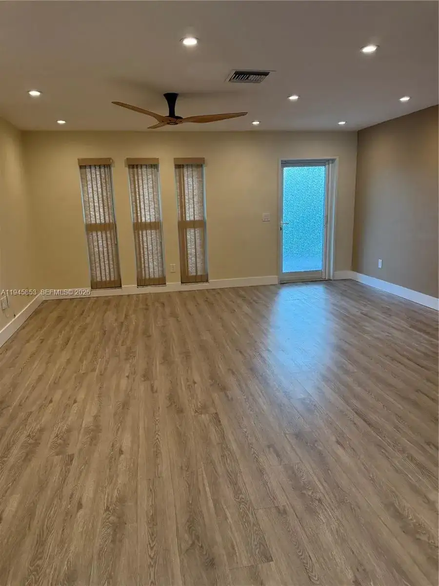 407 SE 4th Ter, Dania Beach FL 33004 photo 3