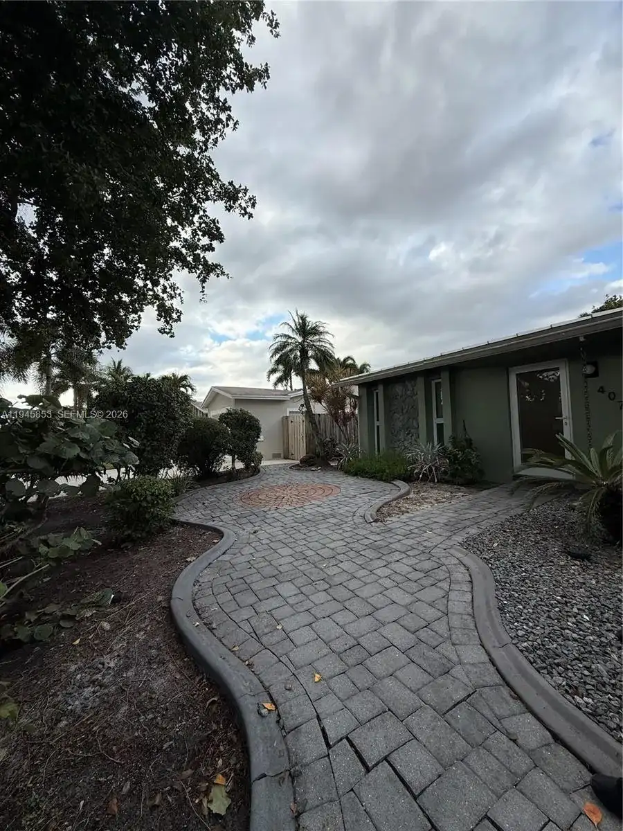 407 SE 4th Ter, Dania Beach FL 33004 photo 4