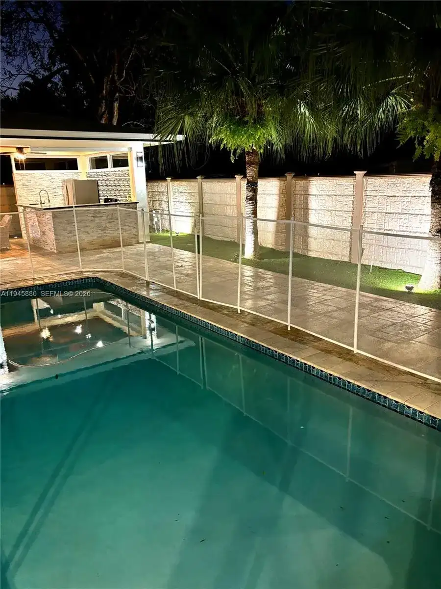 18632 SW 93rd Ct, Cutler Bay FL 33157 photo 3