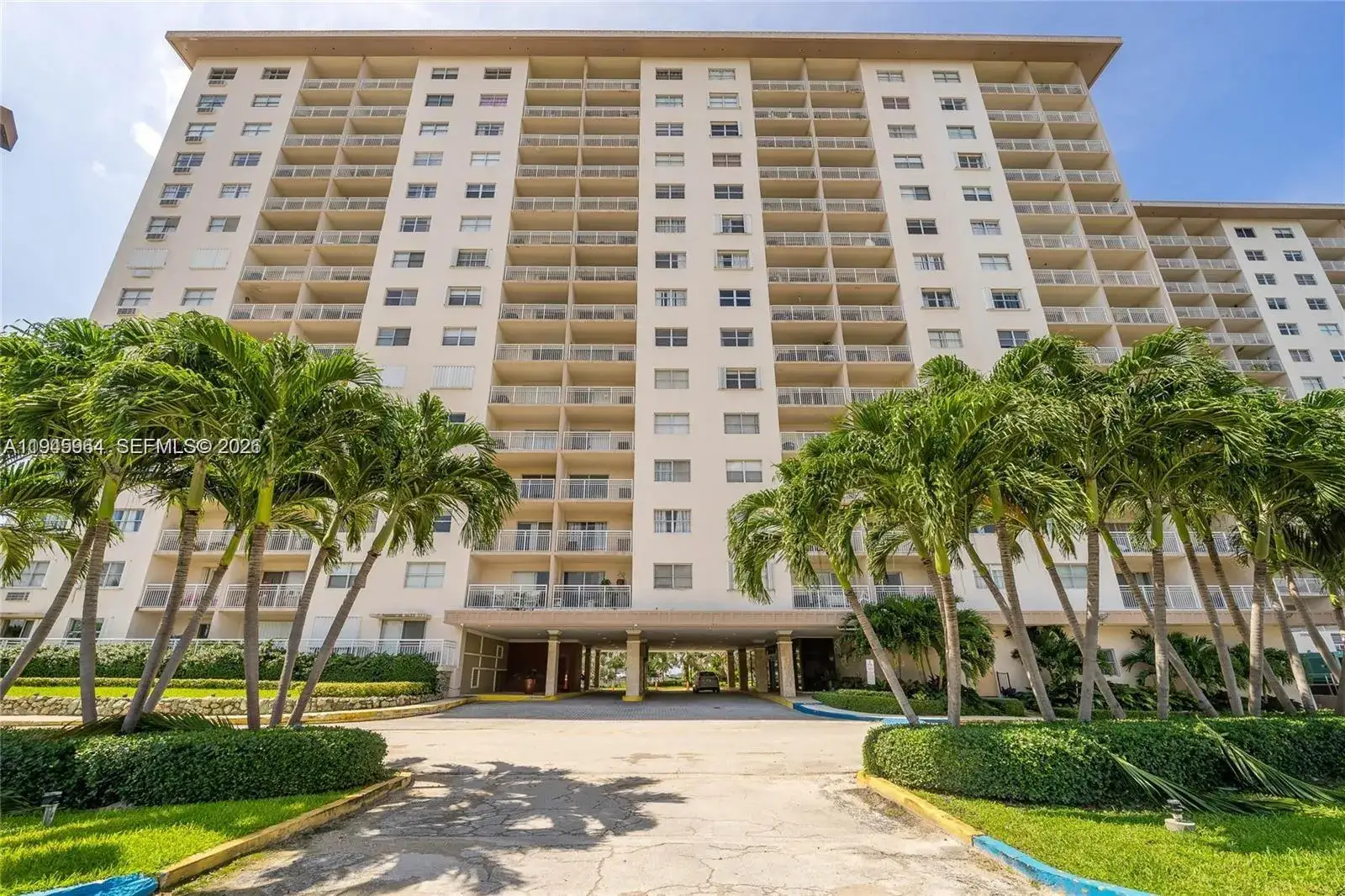 400 Kings Point Dr # 1517, Sunny Isles Beach FL 33160