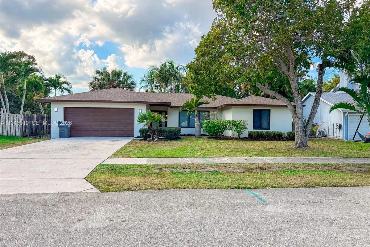 2660 Starwood Cir, West Palm Beach FL 33406