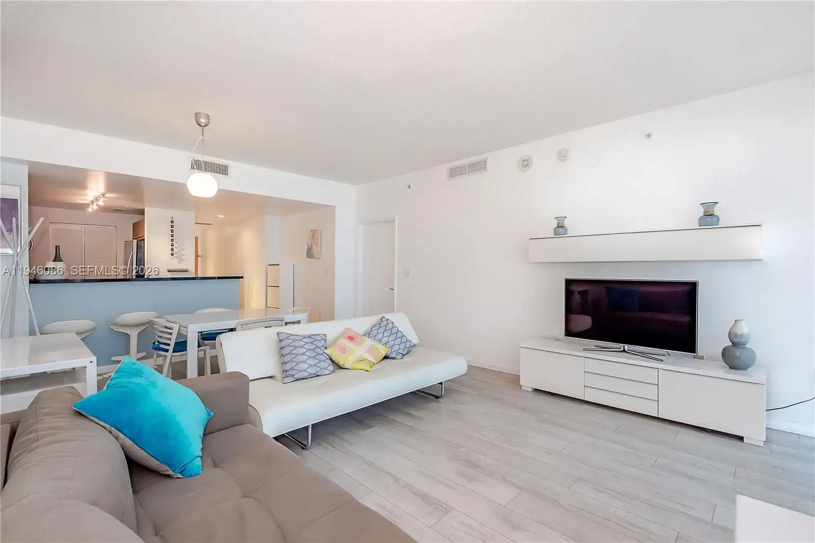 253 NE 2nd St # 907, Miami FL 33132 photo 3