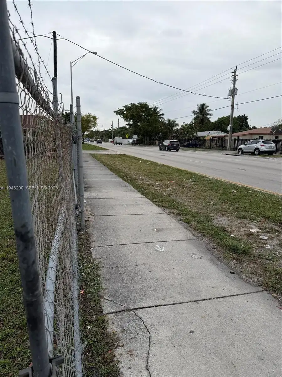752 Opa Locka Blvd, Miami FL 33168 photo 5