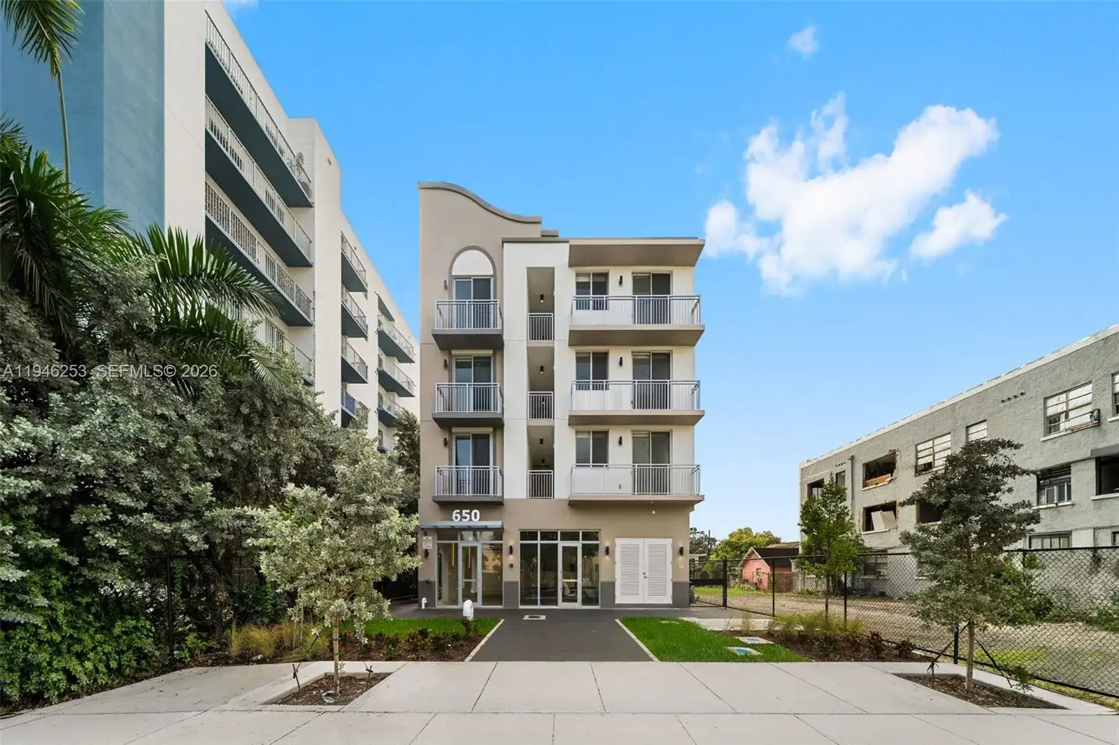 650 SW 1st St # 305, Miami FL 33130 photo 3