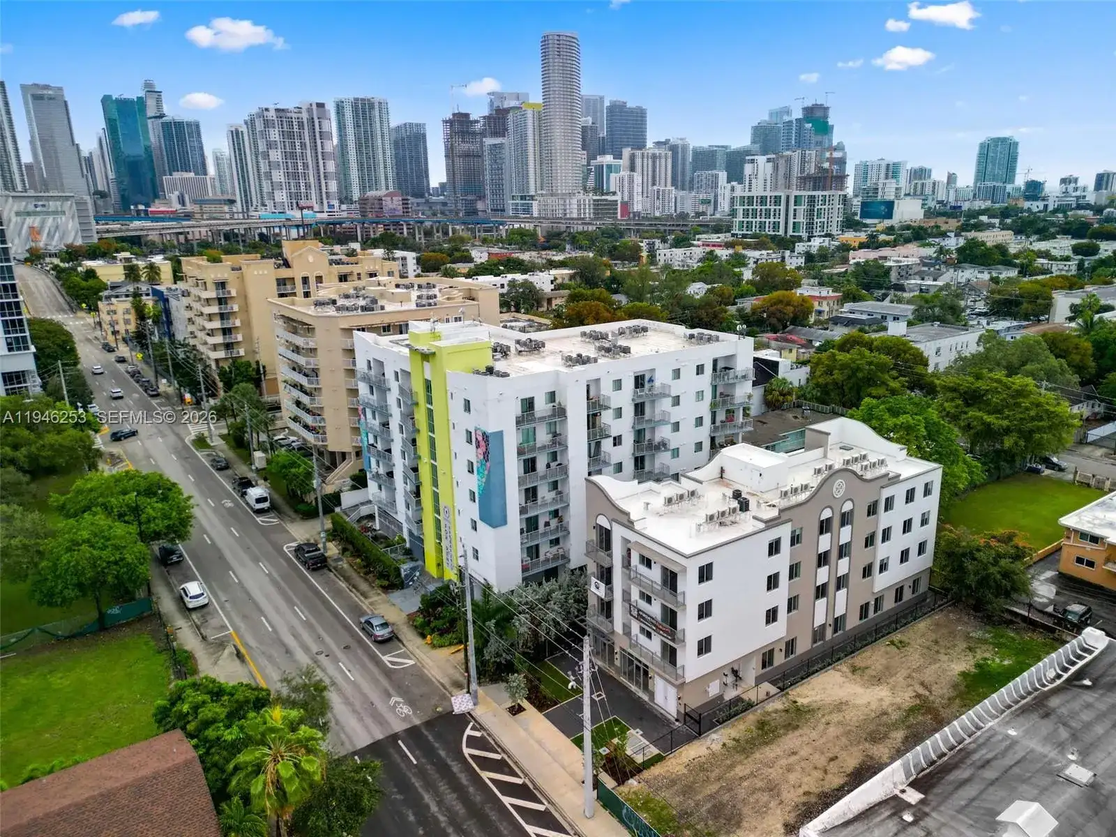 650 SW 1st St # 305, Miami FL 33130 photo 4