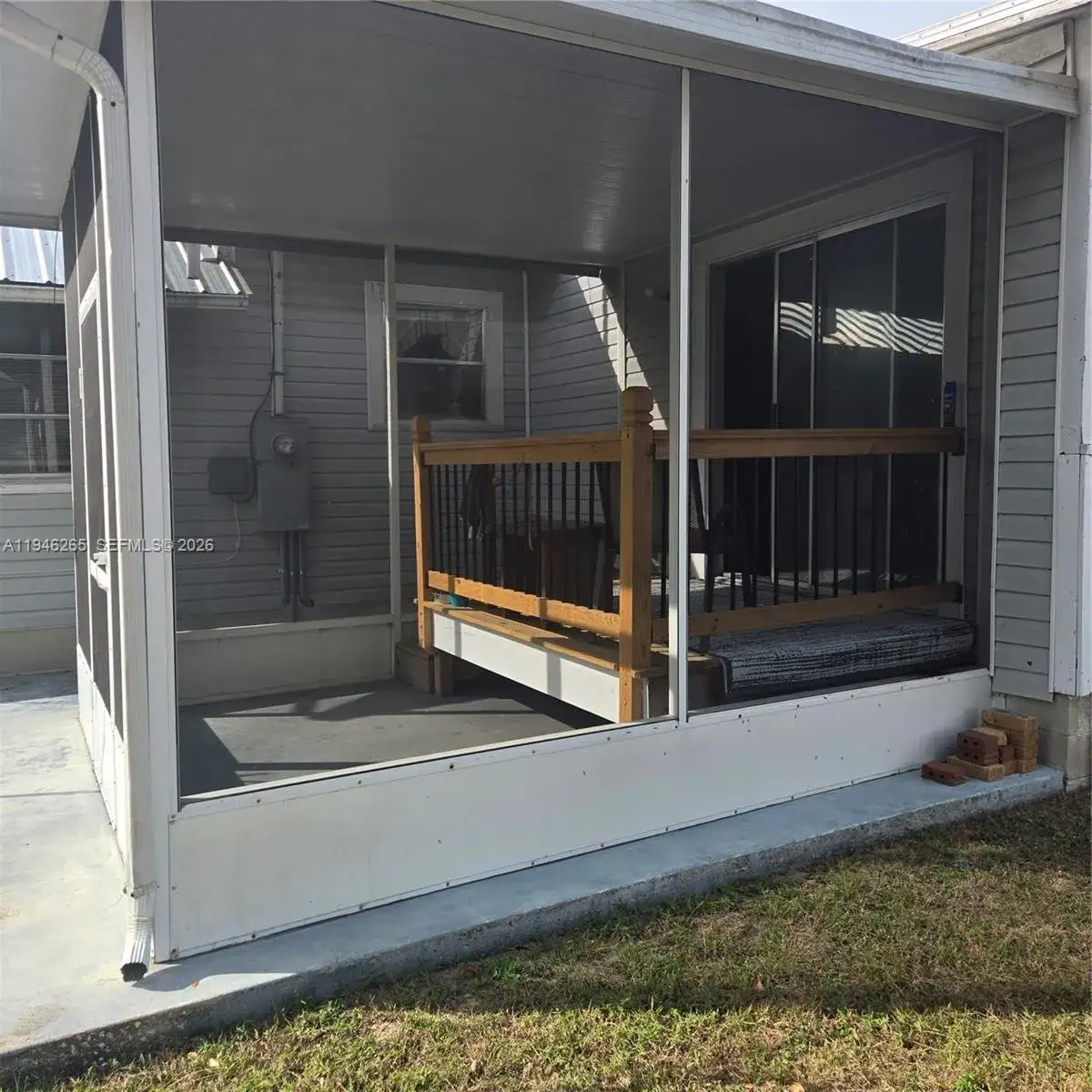 7 Elder St, Avon Park FL 33825 photo 2