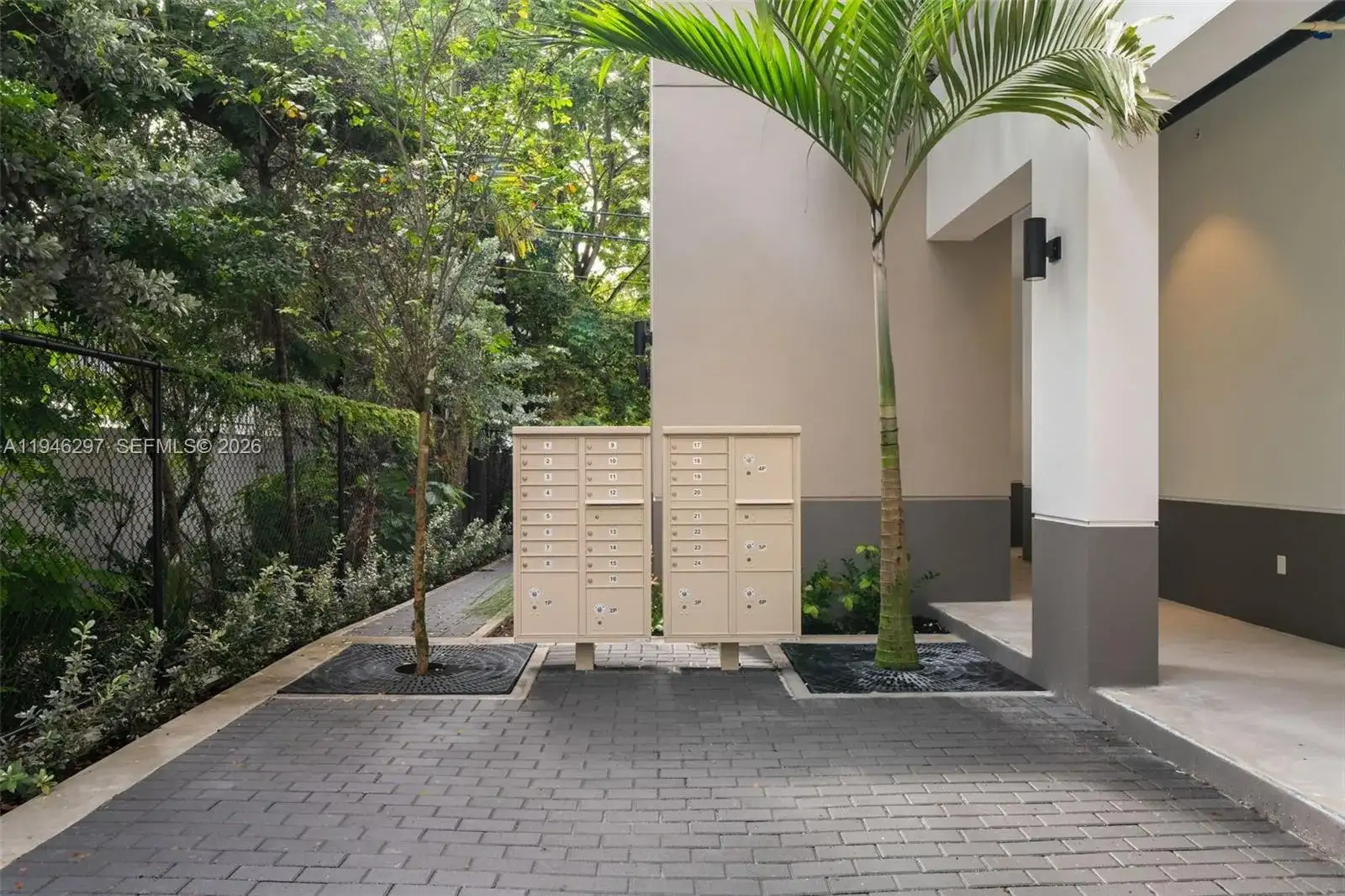 650 SW 1st St # 204, Miami FL 33130 photo 3