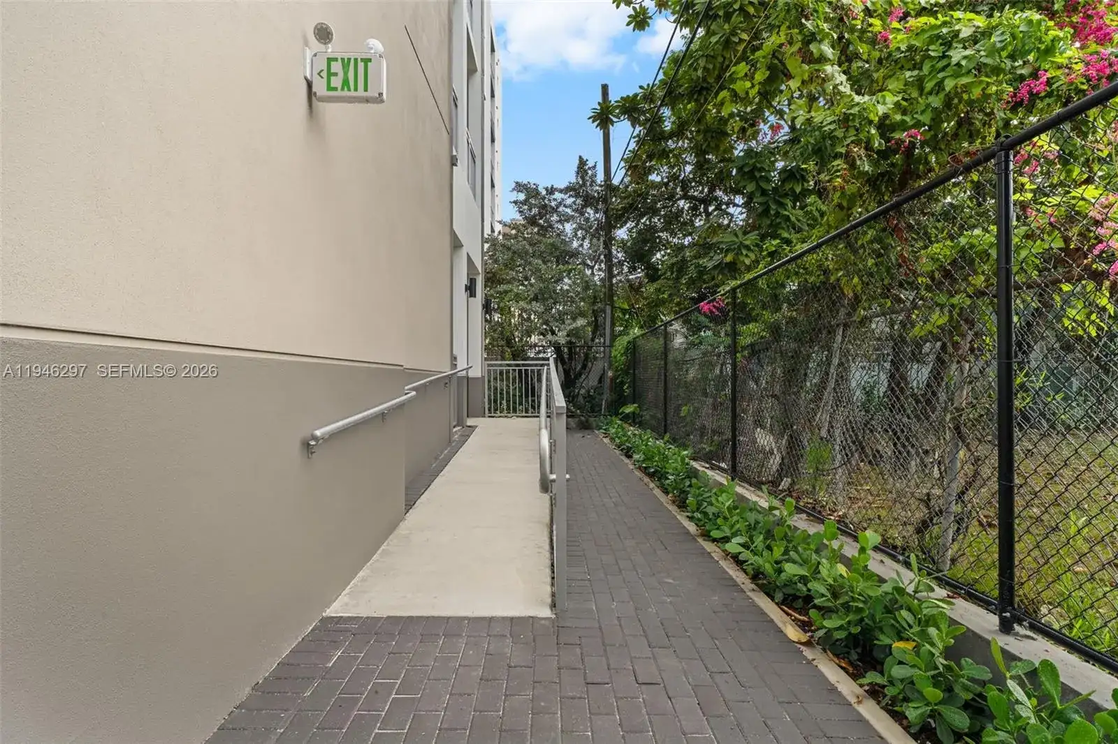 650 SW 1st St # 204, Miami FL 33130 photo 5