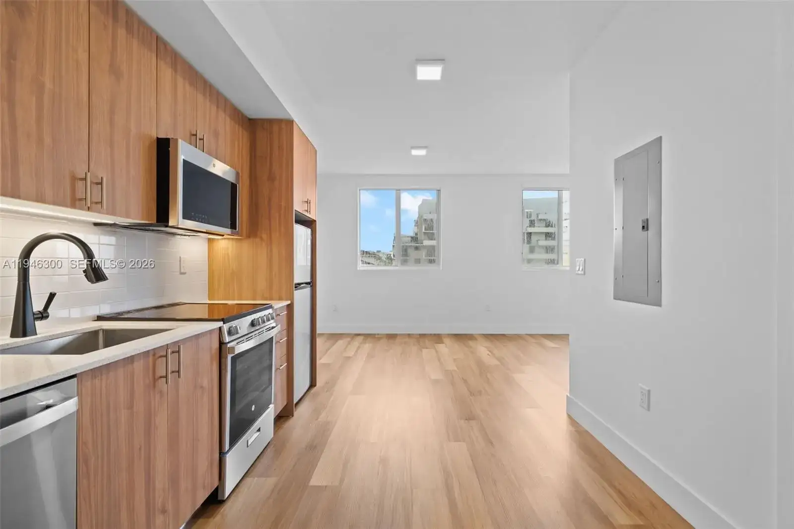 650 SW 1st St # 202, Miami FL 33130 photo 2
