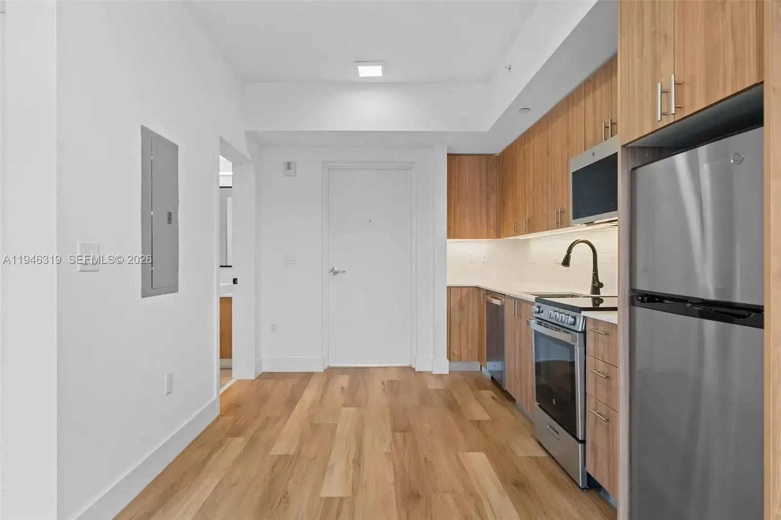 650 SW 1st St # 302, Miami FL 33130 photo 5