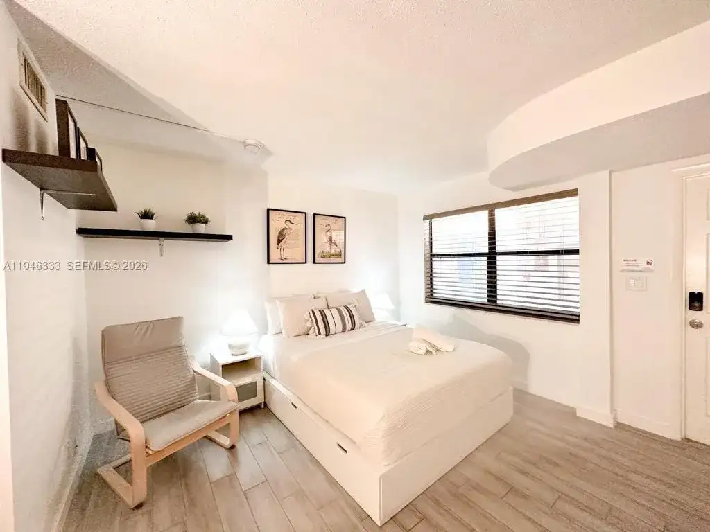 664 SE 20th Ave # 6, Deerfield Beach FL 33441 photo 3
