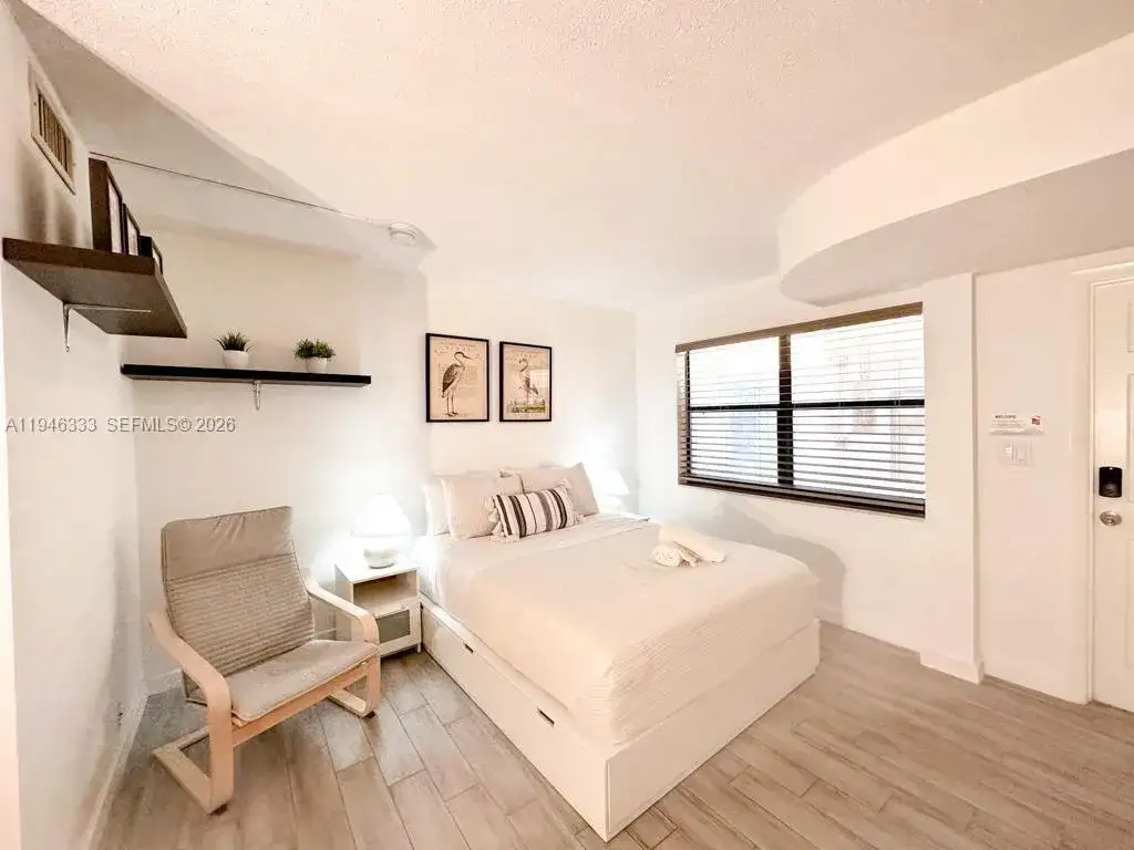 664 SE 20th Ave # 6, Deerfield Beach FL 33441 photo 4