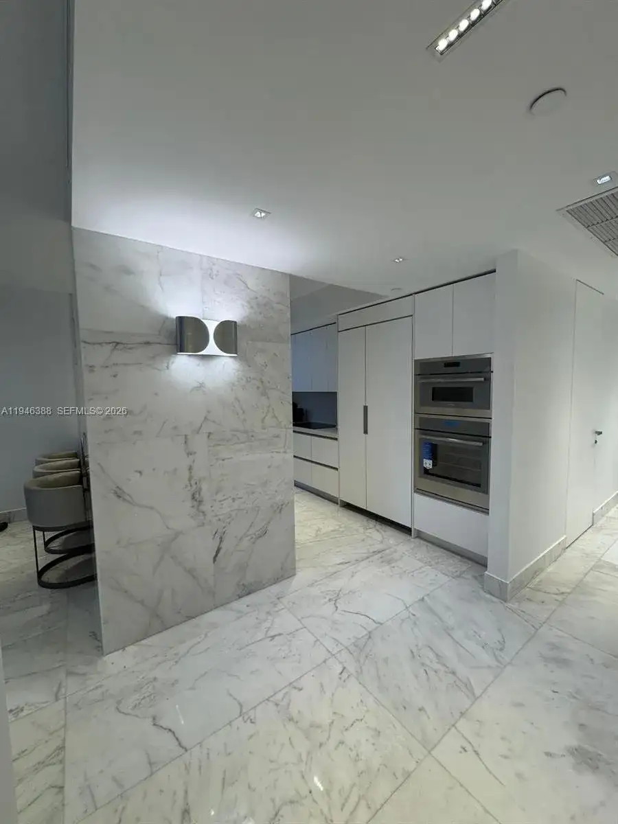 1010 Brickell Ave # 1905, Miami FL 33131 photo 4