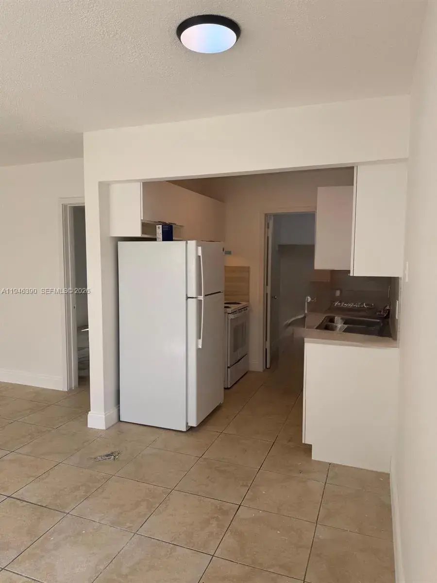 831 NW 1st Ave # 4, Fort Lauderdale FL 33311