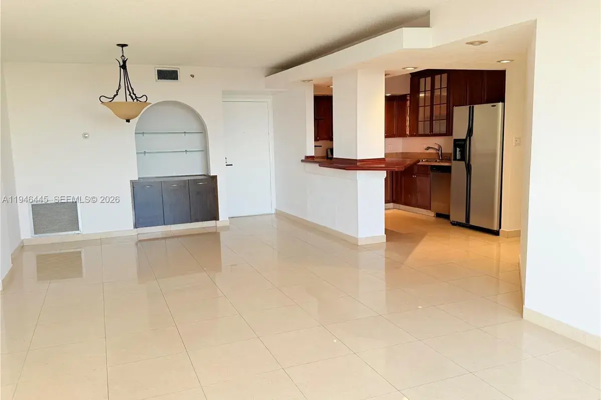 919 Hillcrest Dr # 704, Hollywood FL 33021