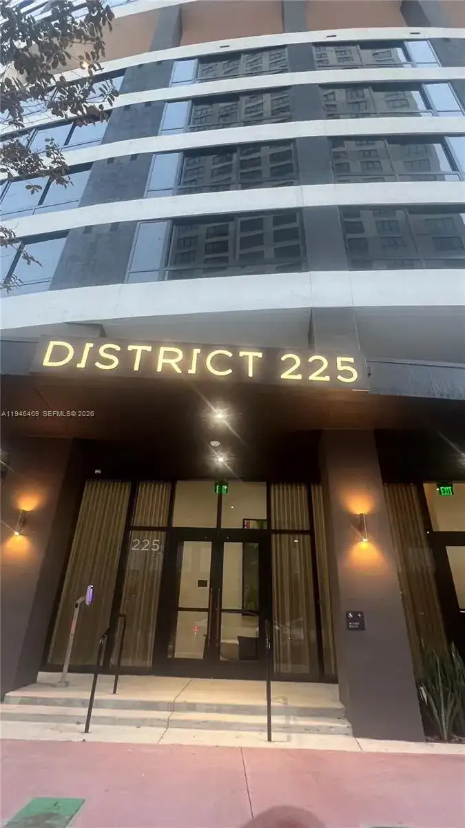 225 N Miami Ave # 905, Miami FL 33128 photo 2