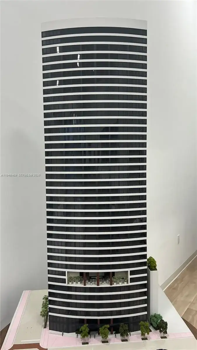 225 N Miami Ave # 905, Miami FL 33128 photo 3