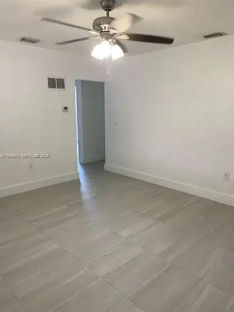 1170 NW 90th St, Miami FL 33150 photo 4