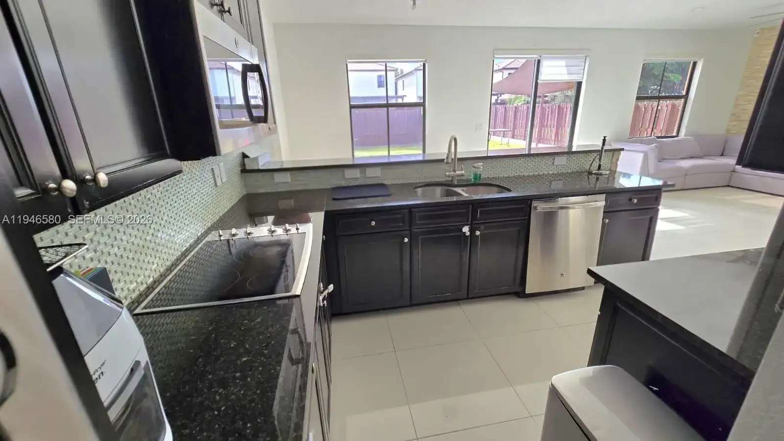 10032 NW 87th Ter, Doral FL 33178 photo 3