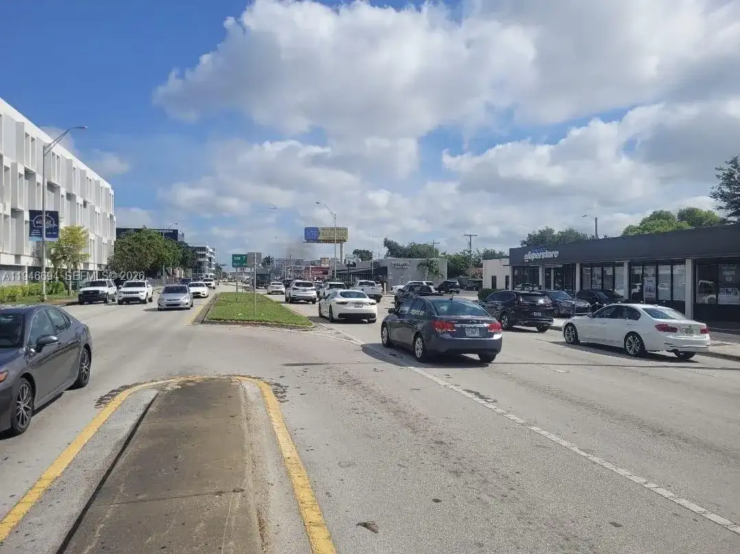 475 NW Le Jeune Rd, Miami FL 33126 photo 2
