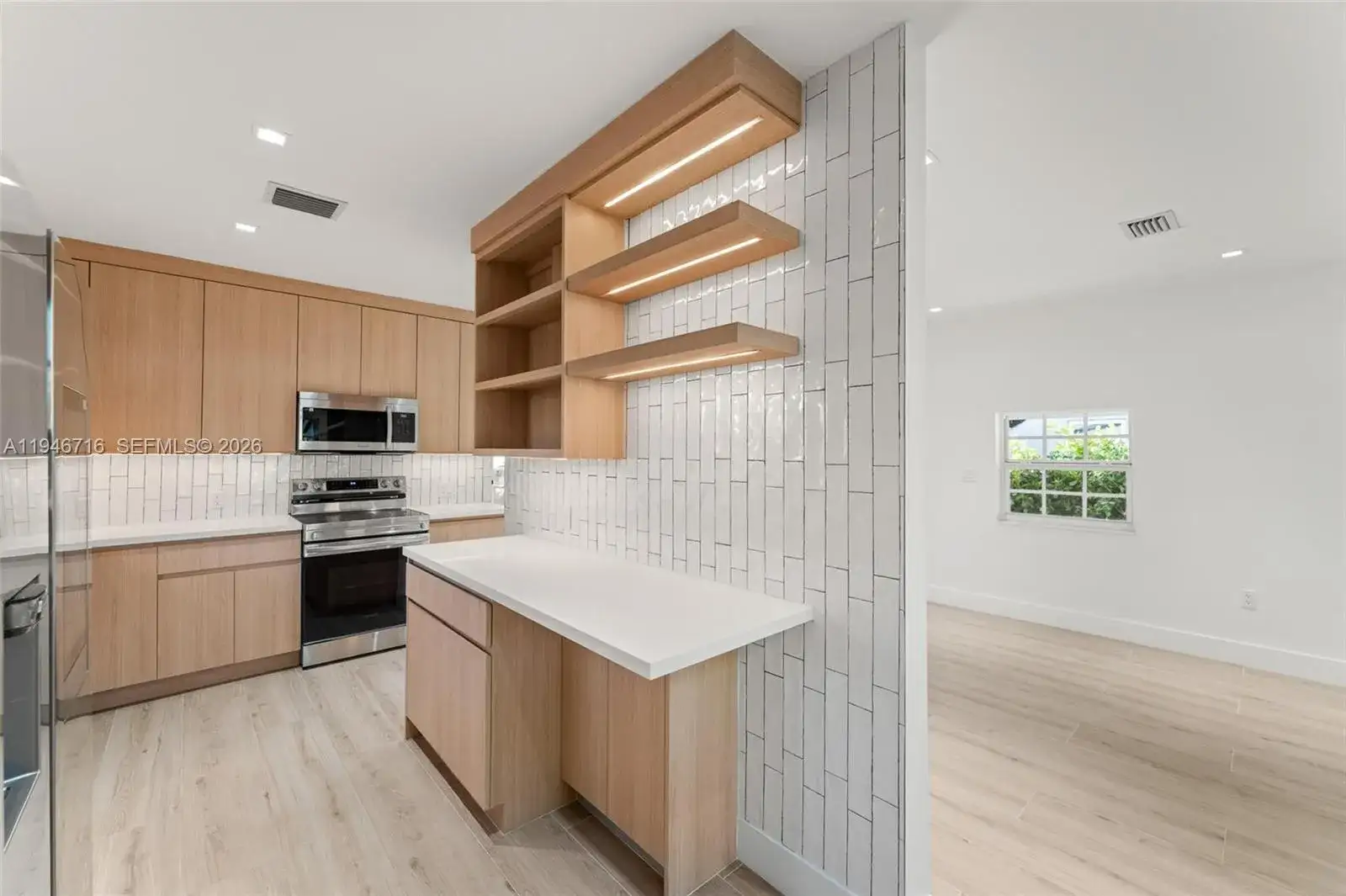 1880 NE 180th St, North Miami Beach FL 33162 photo 3