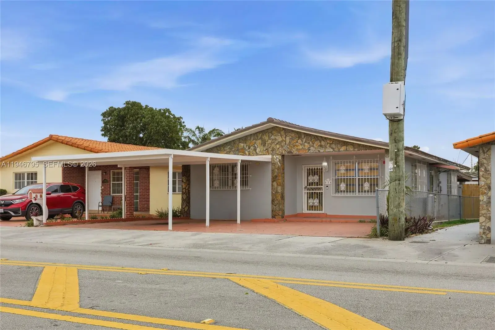 836 W 37th St, Hialeah FL 33012