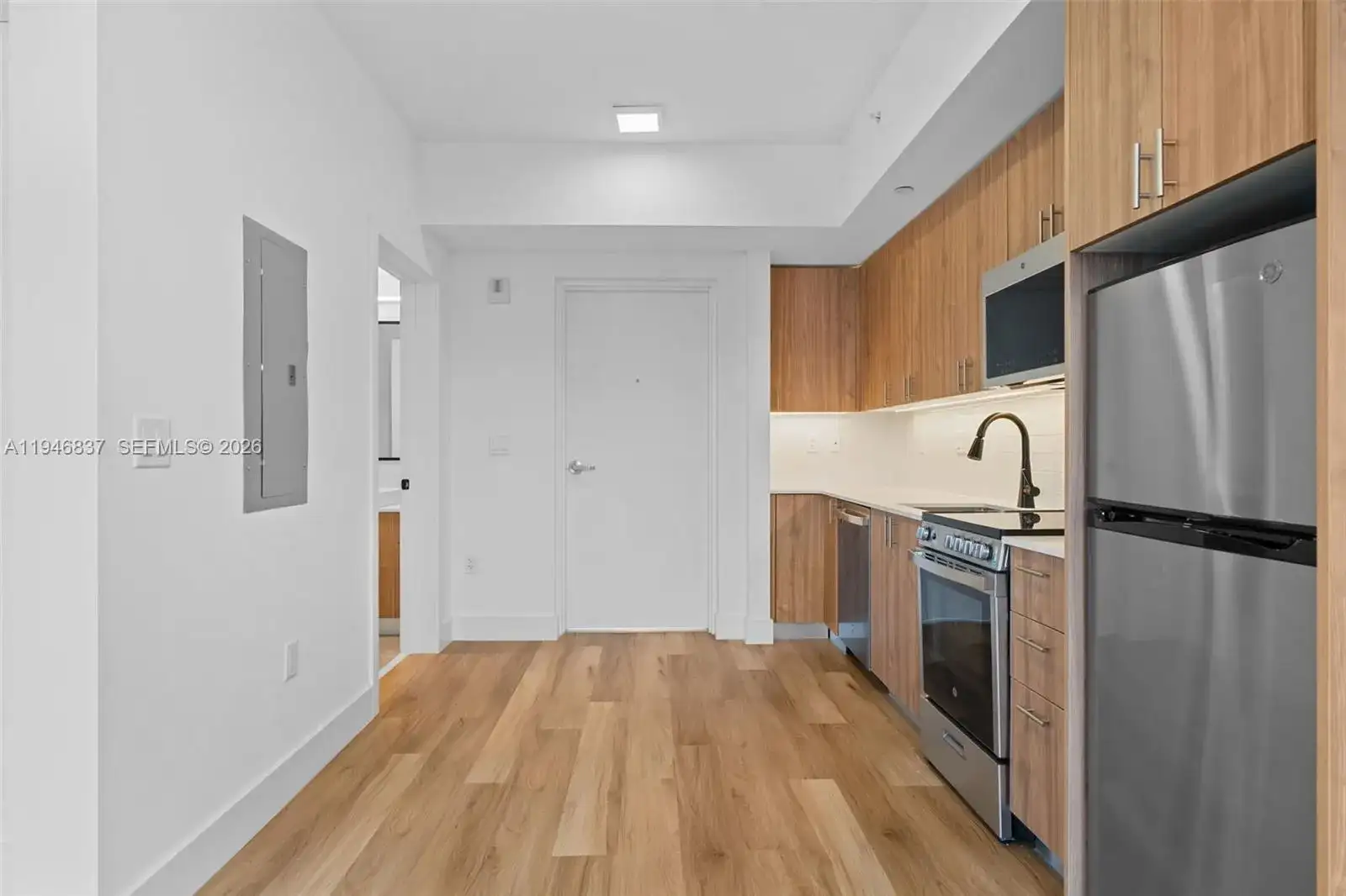 650 SW 1st St # 303, Miami FL 33130 photo 3
