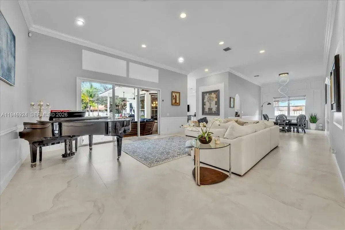 13801 Alexandria Ct, Davie FL 33325